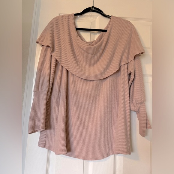 Off the Shoulder baby pink sweater - Picture 1 of 4